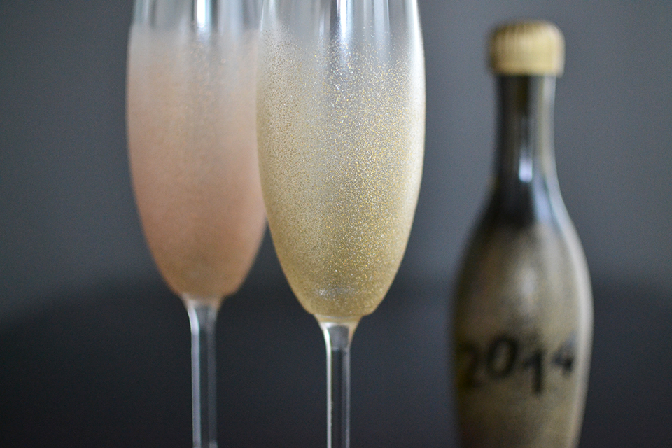 How to Make Glitter Champagne Flutes