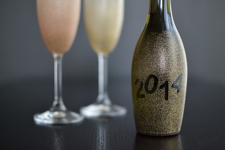 DIY Glittered Glasses DIY Glittered Glasses