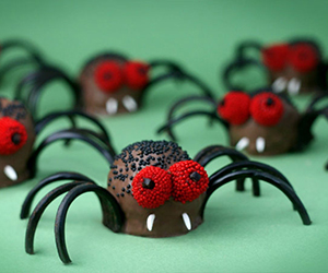 Creepy Crawly Brownie Bites Spiders