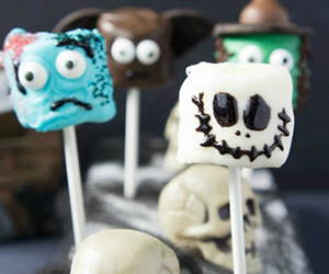 Halloween Marshmallow Pops