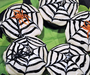Halloween Spider Web Cupcakes