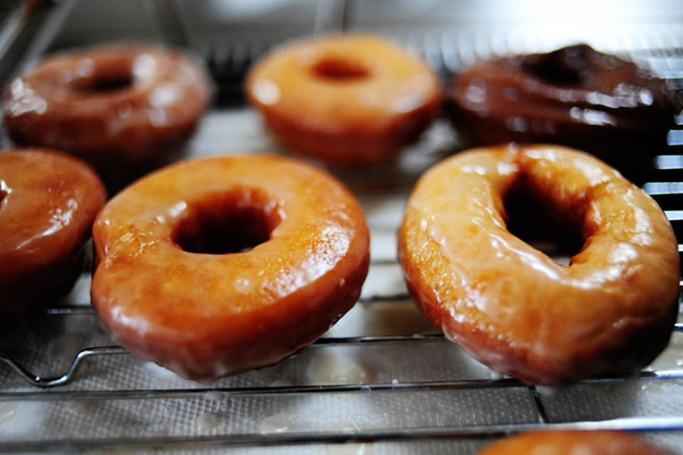 homemade glazed doughnuts recipe dishmaps homemade glazed doughnuts recipe dishmaps