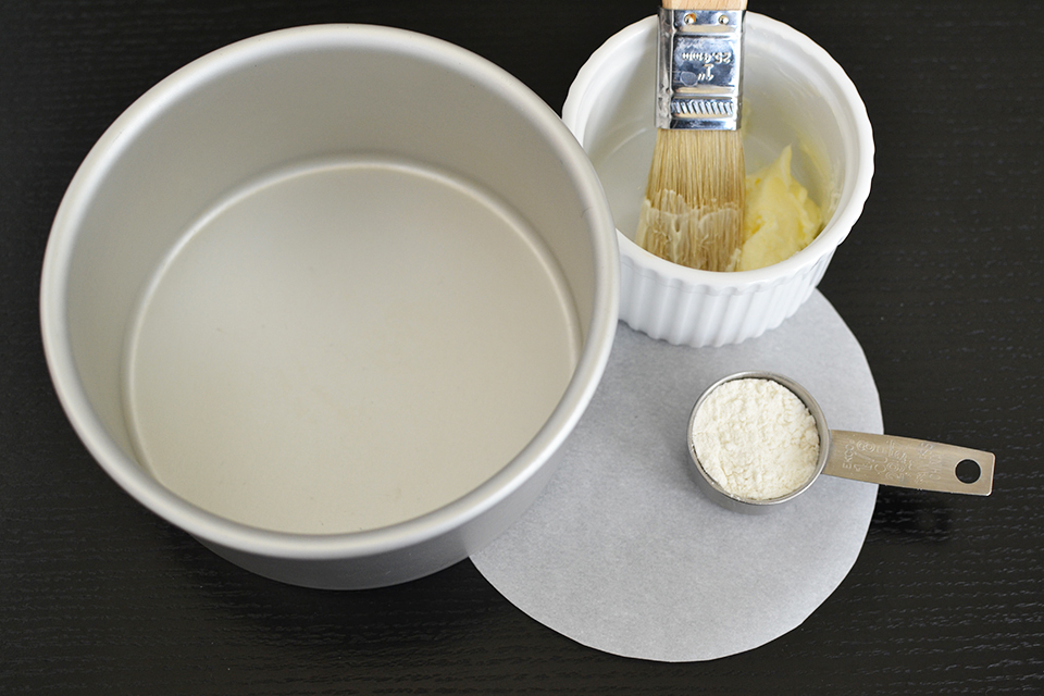 How To Prepare Cake Pans The Sweet Society Way