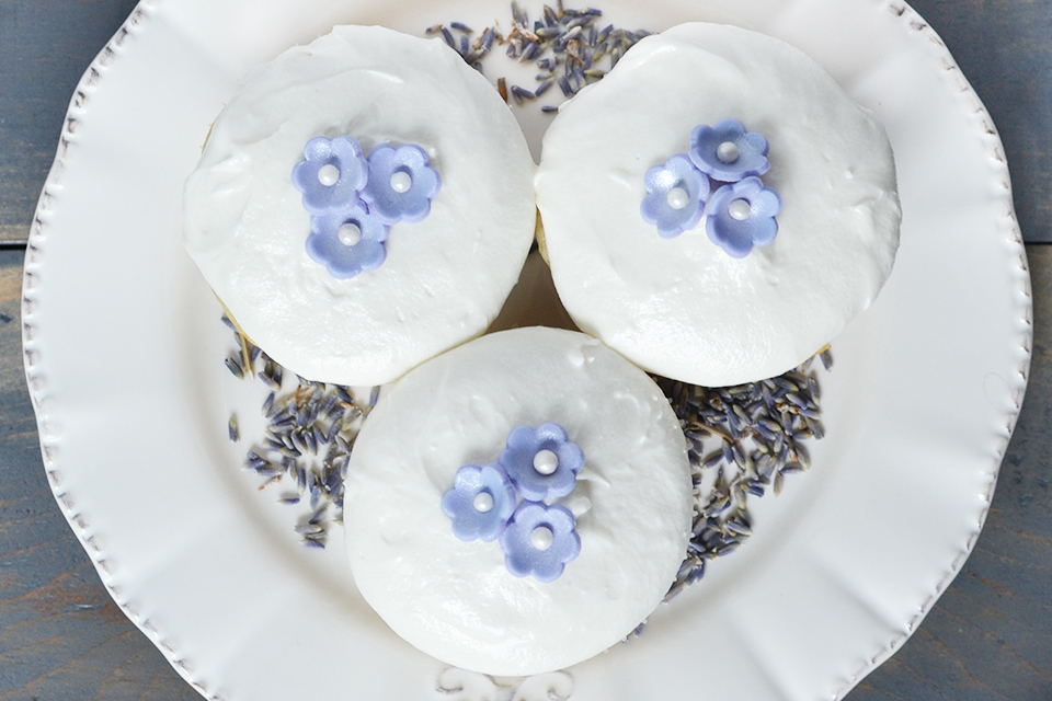 Fondant Blossoms Tutorial: How to Make Simple Fondant Blossoms Fondant Blossoms Tutorial: How to Make Simple Fondant Blossoms