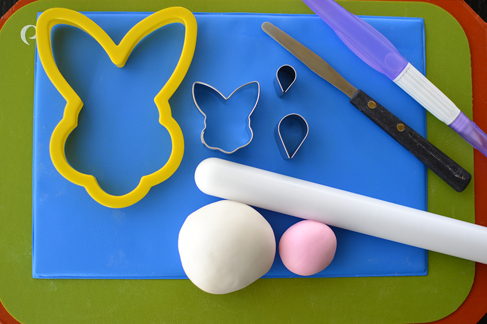 Fondant Bunny Ears Cupcake Toppers Tutorial