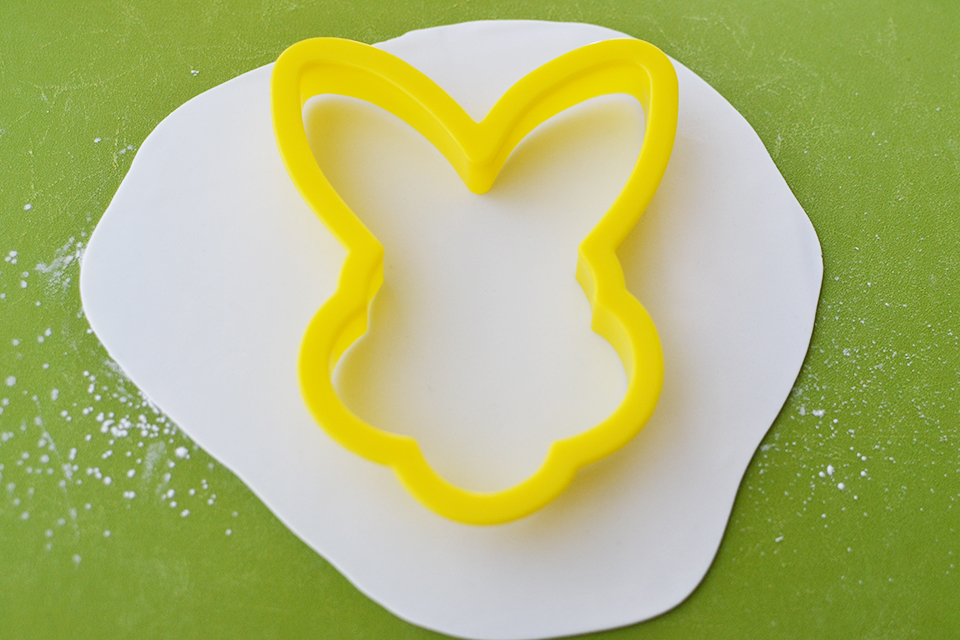 Fondant Bunny Ears Cupcake Toppers Tutorial