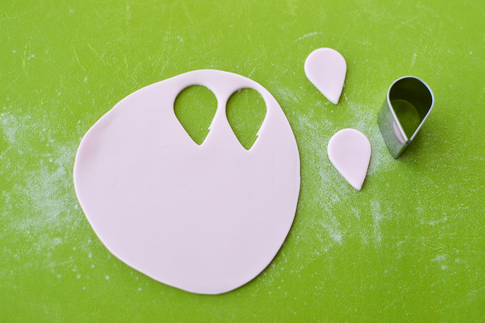 Fondant Bunny Ears Cupcake Toppers Tutorial Fondant Bunny Ears Cupcake Toppers Tutorial