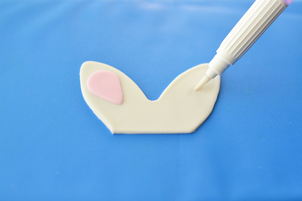 Fondant Bunny Ears Cupcake Toppers Tutorial