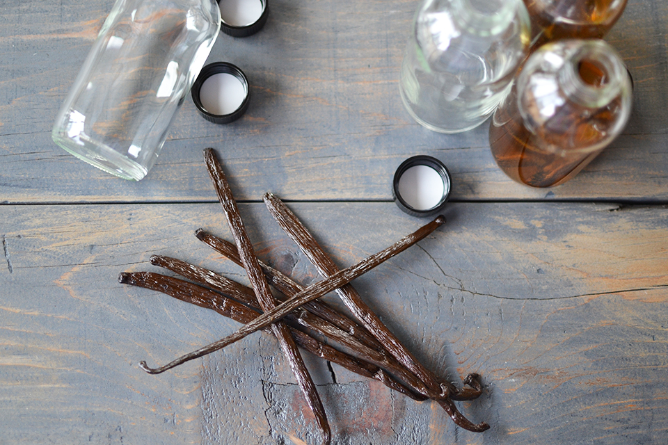 Homemade Vanilla Extract Tutorial