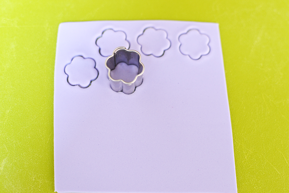 Fondant Blossoms Tutorial How to Make Simple Fondant Blossoms By Sweet