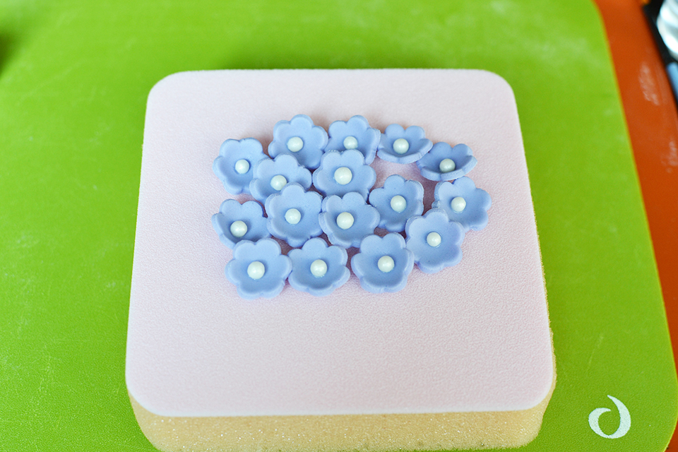 Fondant Blossoms Tutorial How to Make Simple Fondant Blossoms By Sweet