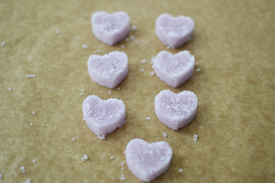 http://www.sweetsociety.com/images/tutorial/sugar-hearts-tutorial/7.jpg