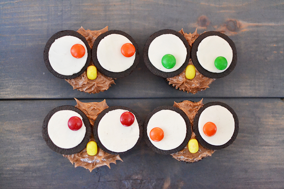 What A Hoot Owls: Oreo Cupcake Owls Tutorial